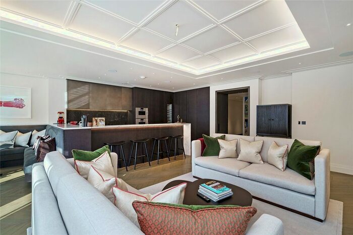 3 Bedroom Flat To Rent In Marylebone High Street, London, W1U