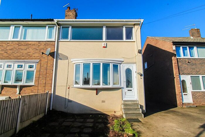 3 Bedroom End Of Terrace House For Sale In Meadow Lane, Wakefield, WF2