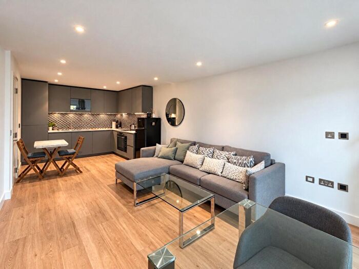 2 Bedroom Apartment To Rent In Aerodrome Road, London, NW9