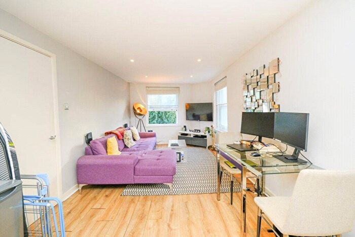 1 Bedroom Apartment To Rent In Wakeham Street, Isington, London, N1