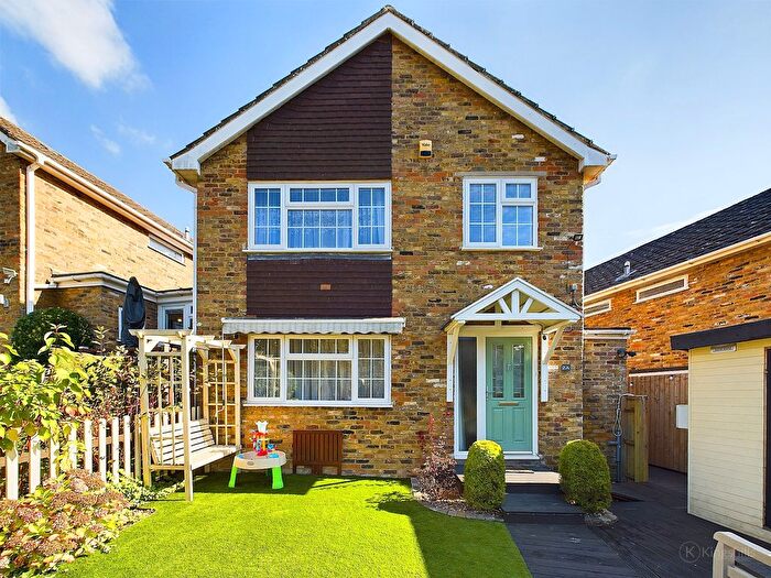 4 Bedroom Detached House To Rent In Sawpit Hill, Hazlemere, High Wycombe, HP15