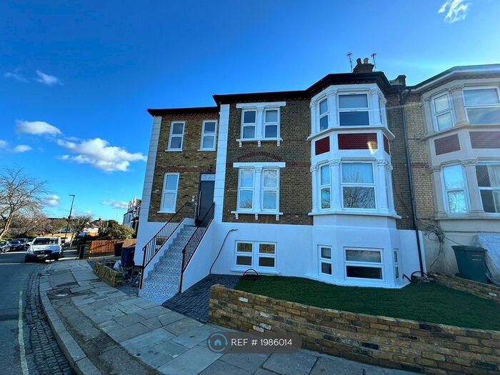 2 Bedroom Flat To Rent In Sunningfields Crescent, London, NW4