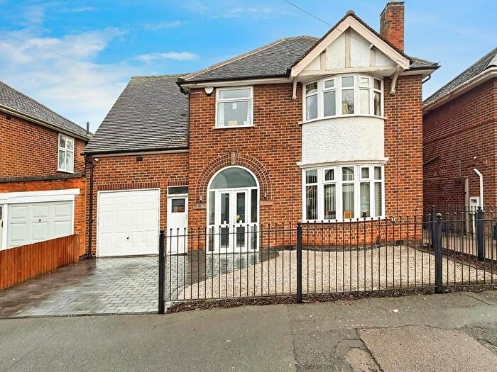 4 Bedroom Detached House For Sale In Peters Drive, Leicester, LE5