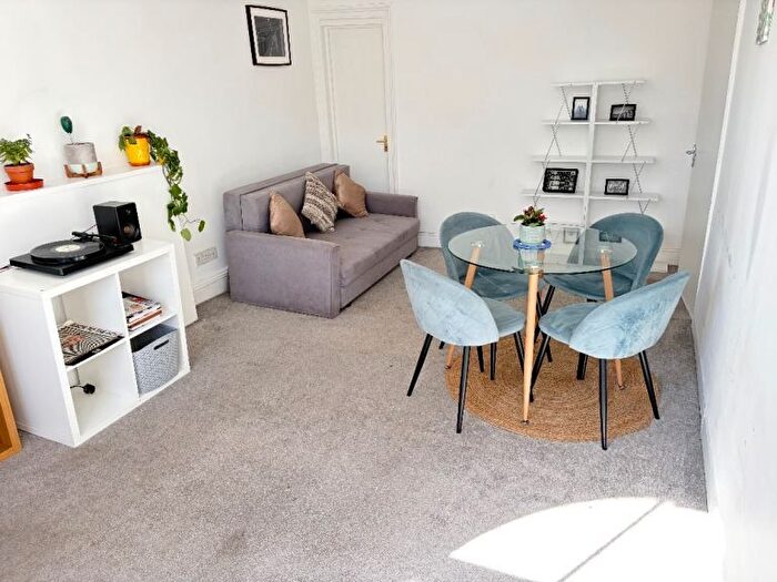 2 Bedroom Flat To Rent In Very Near Leinster Square Area, Bayswater, W2