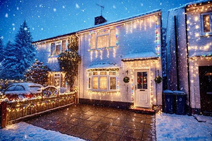 2 Bedroom House For Sale In Victoria Avenue, Camberley, GU15