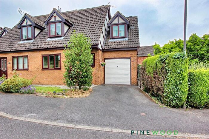 3 Bedroom Semi-Detached House For Sale In Linden Court, Clay Cross, S45