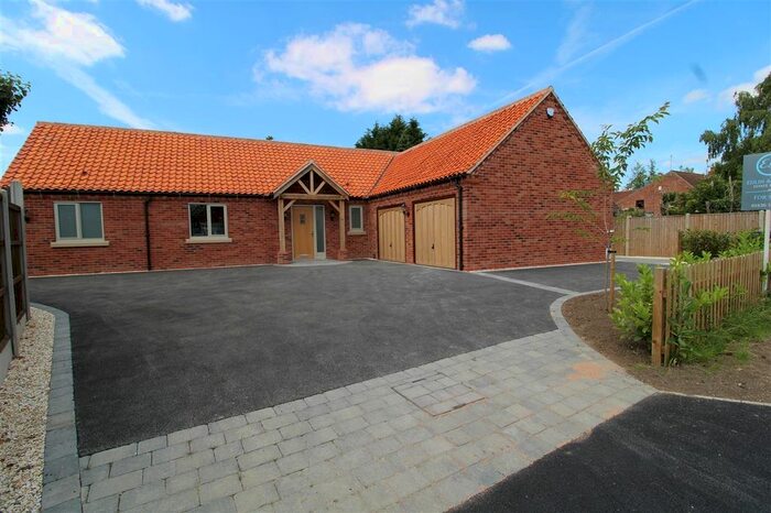3 Bedroom Detached Bungalow For Sale In Cross Lane, Barnby, Newark, NG24