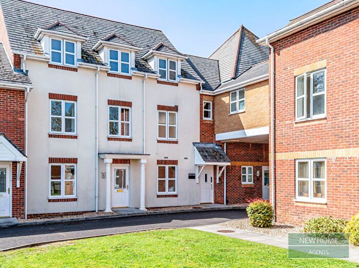 3 Bedroom Flat For Sale In Solent Court, Bells Lane, Fareham, PO14
