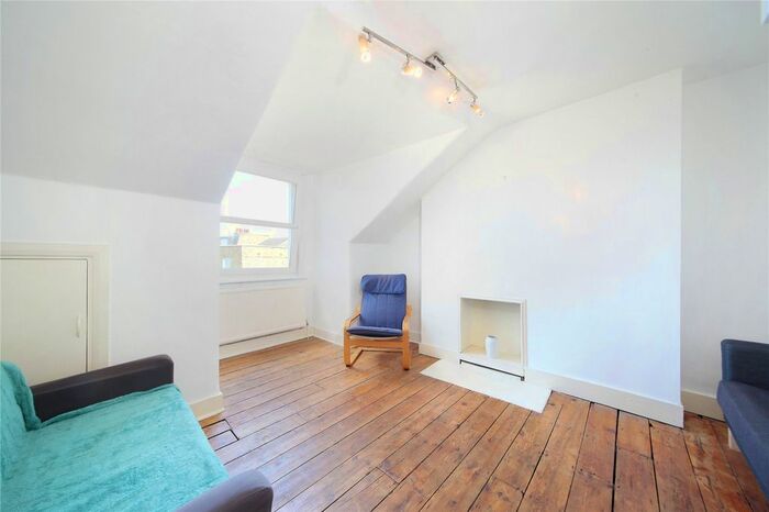 2 Bedroom Flat To Rent In Ritherdon Road, Balham, London, SW17