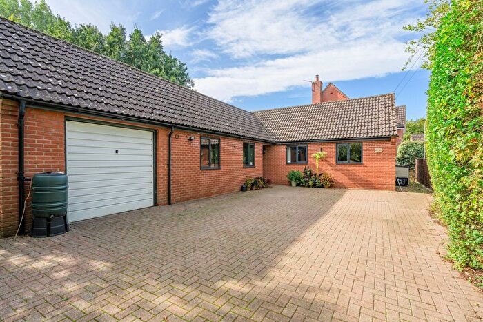 3 Bedroom Detached Bungalow For Sale In Norwich Road, Besthorpe, NR17