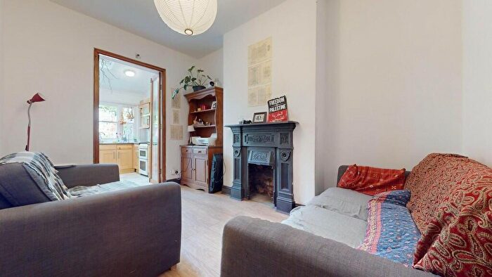 6 Bedroom Terraced House To Rent In Ashfield Street, White Chapel, E1