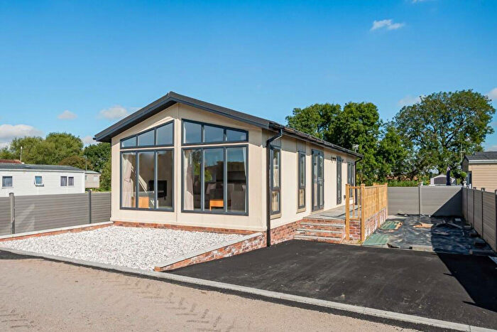 2 Bedroom Park Home For Sale In Beverley, Yorkshire, HU17