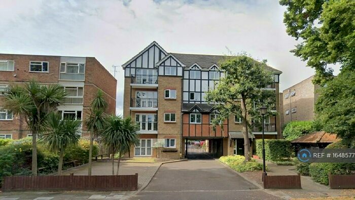 2 Bedroom Flat To Rent In Chartwell Lodge, Beckenham, Kent, BR3