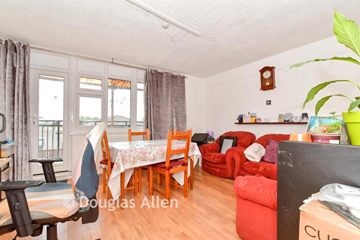 2 Bedroom Maisonette For Sale In Capworth Street, Leyton, E10