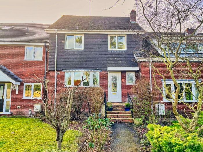 3 Bedroom Mews To Rent In Long Acre, CW8