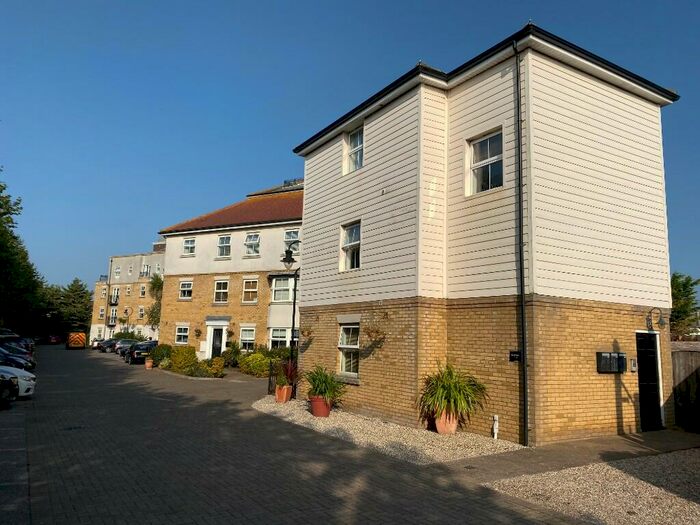 2 Bedroom Apartment To Rent In Forge Way, Southend-On-Sea, Essex, SS1