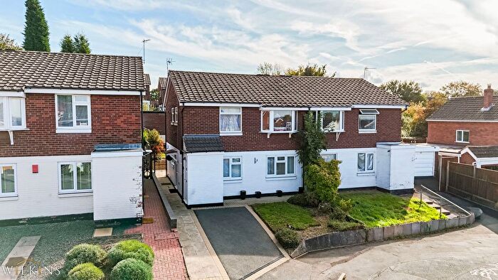 2 Bedroom Maisonette For Sale In Sycamore, Wilnecote, Tamworth, Staffordshire, B77