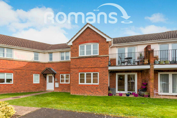 2 Bedroom Flat To Rent In Clover Leaf Way, RG24