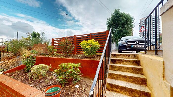 1 Bedroom Flat For Sale In Lansdowne Road, Croydon, CR0