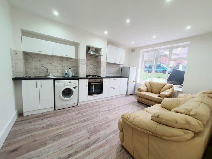 3 Bedroom Semi-Detached House To Rent In Wittenham Way, London, E4