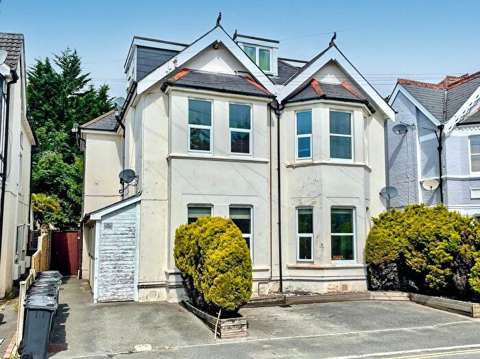 2 Bedroom Flat For Sale In Westbourne Park Road, Westbourne, BH4