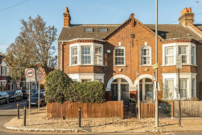 4 Bedroom Flat For Sale In Burntwood Lane, Earlsfield, SW17