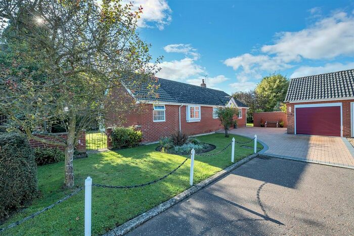 3 Bedroom Detached Bungalow For Sale In Pine Tree Court, Hopton, Diss, IP22