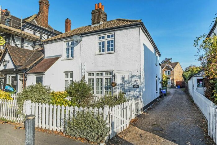 2 Bedroom House To Rent In Commonside East, Mitcham, Surrey, CR4