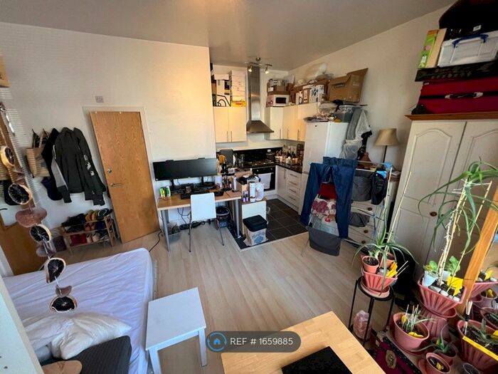 Studio To Rent In Lady Margaret Road, London, N19