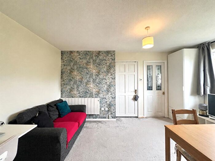 1 Bedroom Flat To Rent In Green Pond Close, London, E17