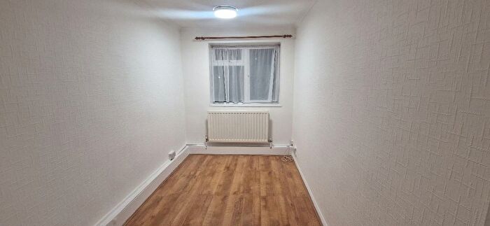 2 Bedroom Flat To Rent In Margaret Road, New Barnet, Barnet, EN4