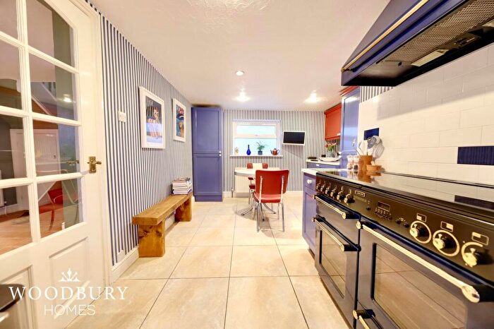 2 Bedroom Detached House For Sale In Baldwins Hill, Loughton, IG10
