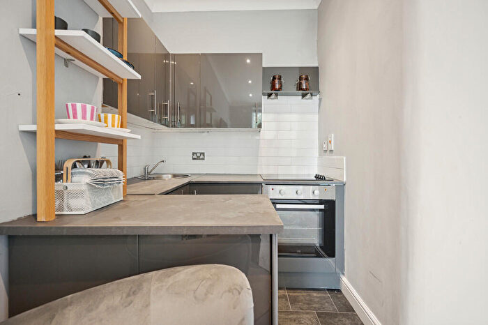 1 Bedroom Apartment For Sale In /, Laurel Place, Thornwood, G11
