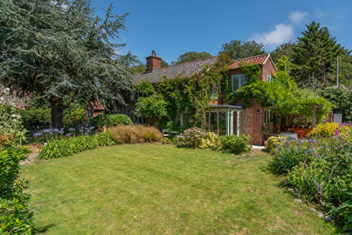 4 Bedroom Detached House For Sale In The Street, Norwich, NR11