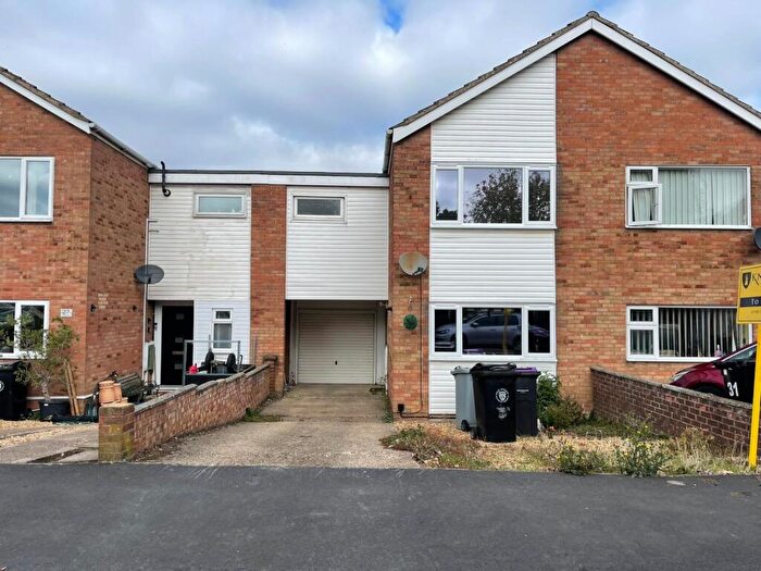 3 Bedroom House To Rent In Airedale Road, Stamford, PE9