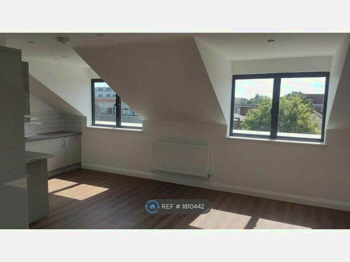 1 Bedroom Flat To Rent In High Street, Brentwood, CM14