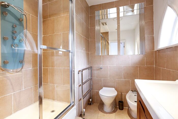 3 Bedroom Flat To Rent In Ridgway, London, SW19