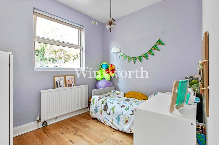 2 Bedroom Flat For Sale In Handsworth Road, Tottenham, London, N17
