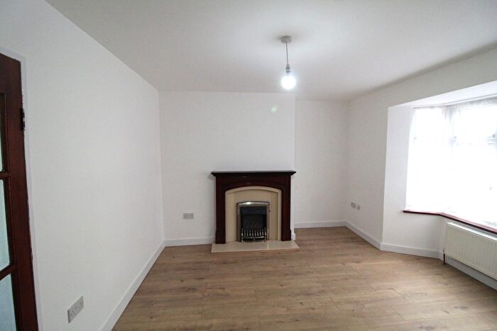 2 Bedroom Maisonette To Rent In Wetherby Close, Northolt, UB5