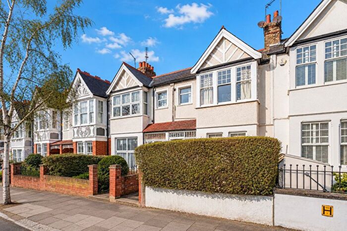 2 Bedroom Maisonette For Sale In Windermere Road, Northfields, Ealing, W5