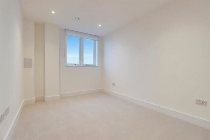 2 Bedroom Apartment To Rent In Herne Hill Road, London, SE24