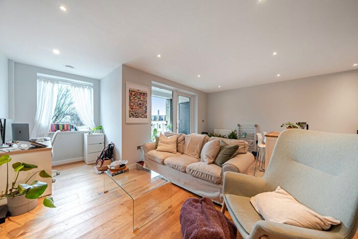2 Bedroom Flat For Sale In Commerell Street, Greenwich, SE10