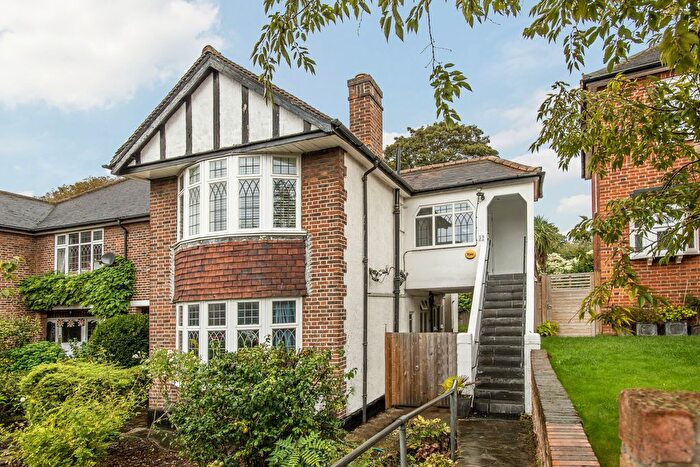 3 Bedroom Maisonette For Sale In Glendale Drive, Wimbledon, SW19