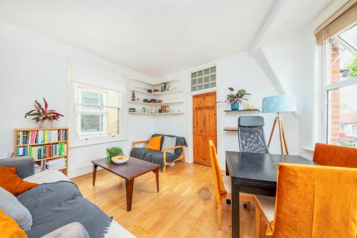 2 Bedroom Flat To Rent In Clifden Road, Twickenham, TW1