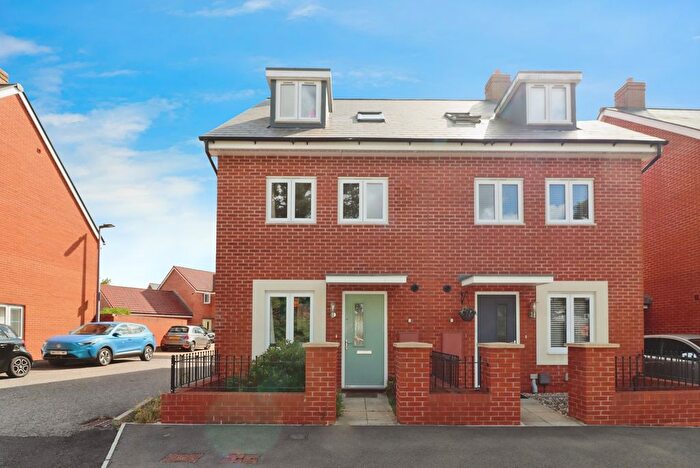 4 Bedroom Town House For Sale In Cherry Banks, Lyde Green, Bristol, BS16