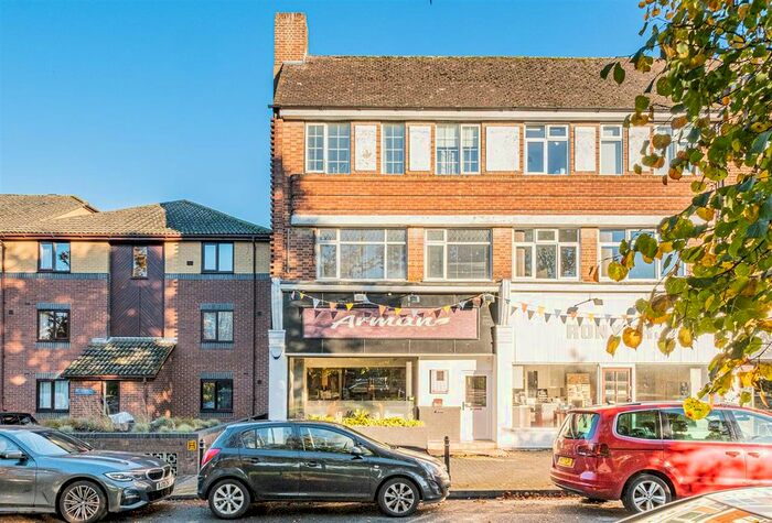 3 Bedroom Flat To Rent In The Broadway East, Denham, UB9