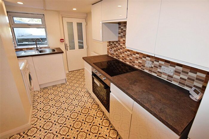 1 Bedroom Flat To Rent In Cross Flatts Avenue, Leeds, West Yorkshire, LS11