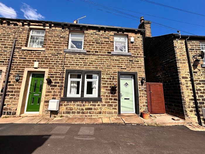 3 Bedroom Property For Sale In Cross Hill, Halifax, HX4
