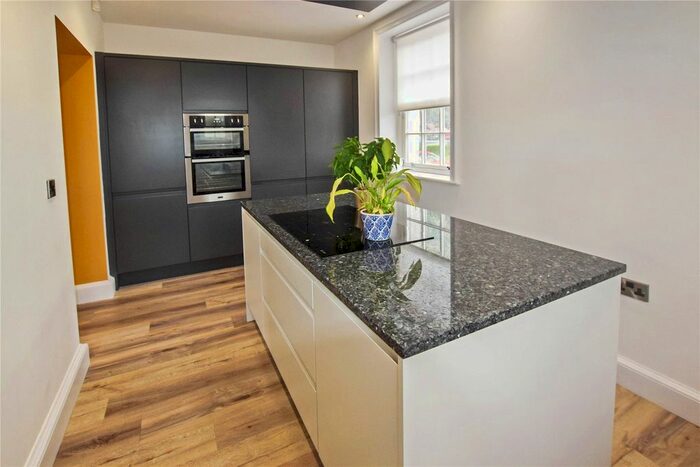 2 Bedroom Flat To Rent In Churchgate, Stockport SK1