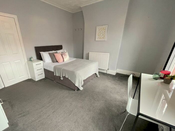 3 Bedroom House To Rent In Gwenfron Road, L6